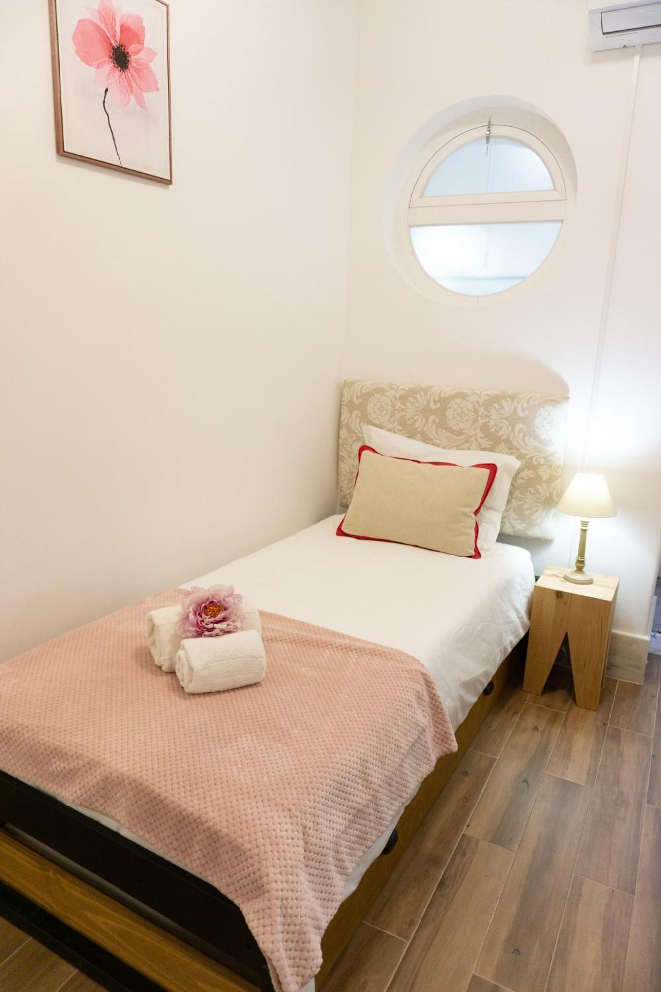 Lalitana Townhouse Hotell Lagos Rum bild